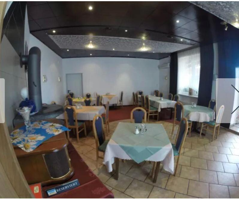 Miris Gasthof Zur Post Neufeld an der Leitha Exterior photo