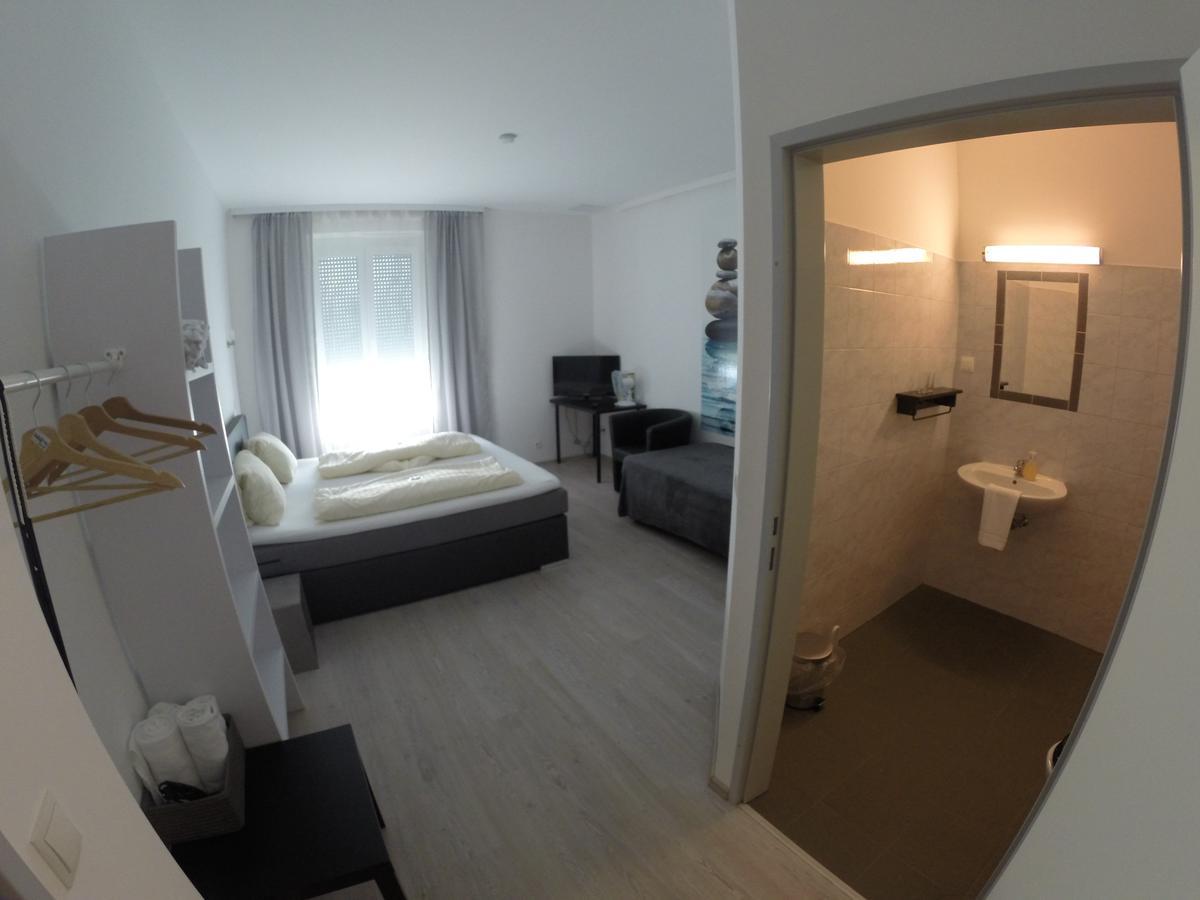 Miris Gasthof Zur Post Neufeld an der Leitha Exterior photo