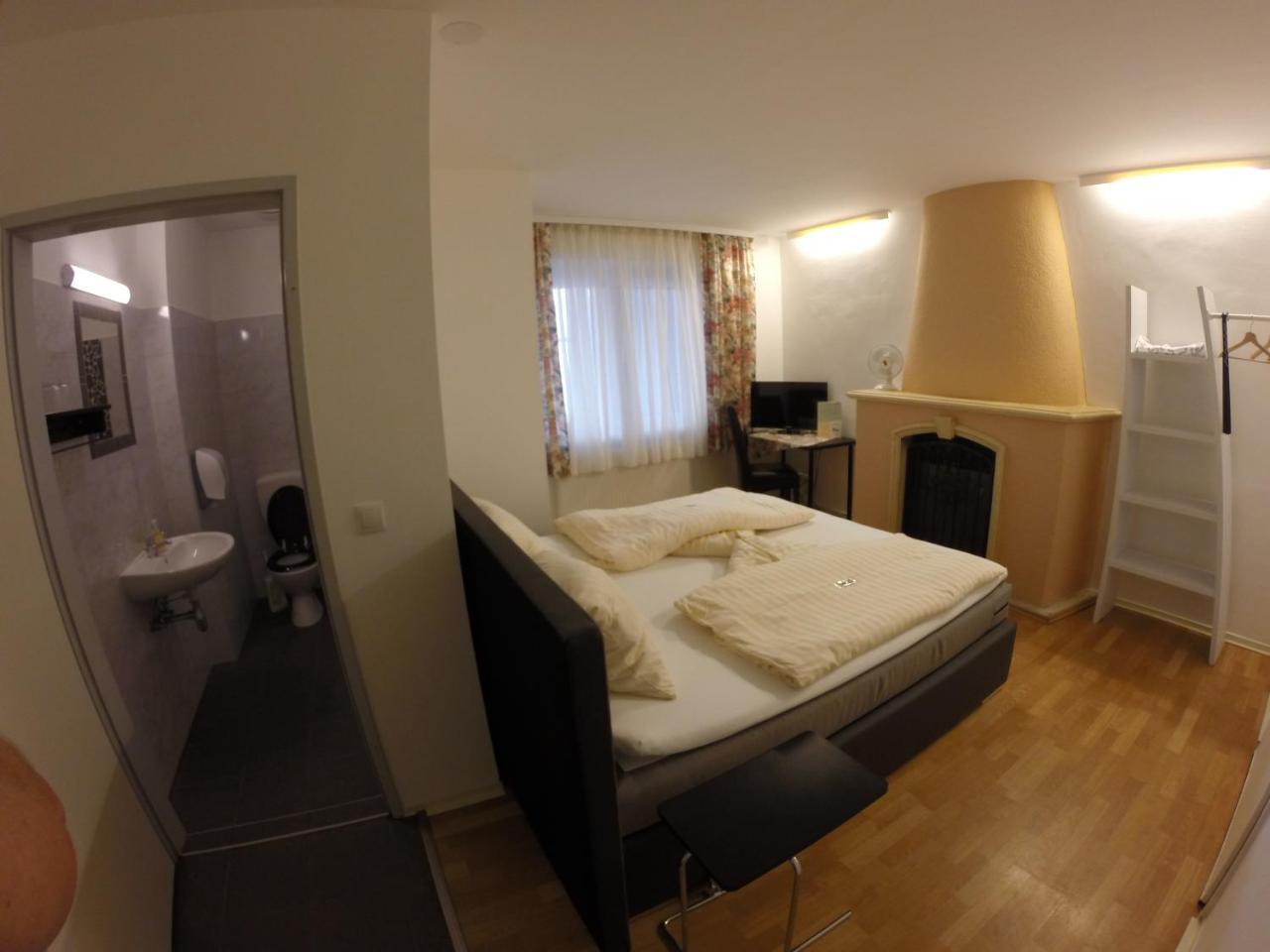 Miris Gasthof Zur Post Neufeld an der Leitha Exterior photo