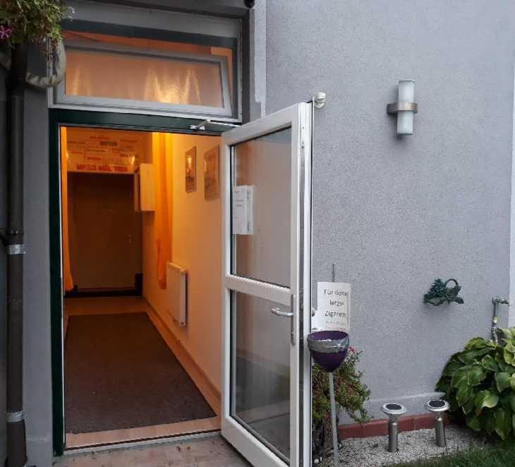 Miris Gasthof Zur Post Neufeld an der Leitha Exterior photo