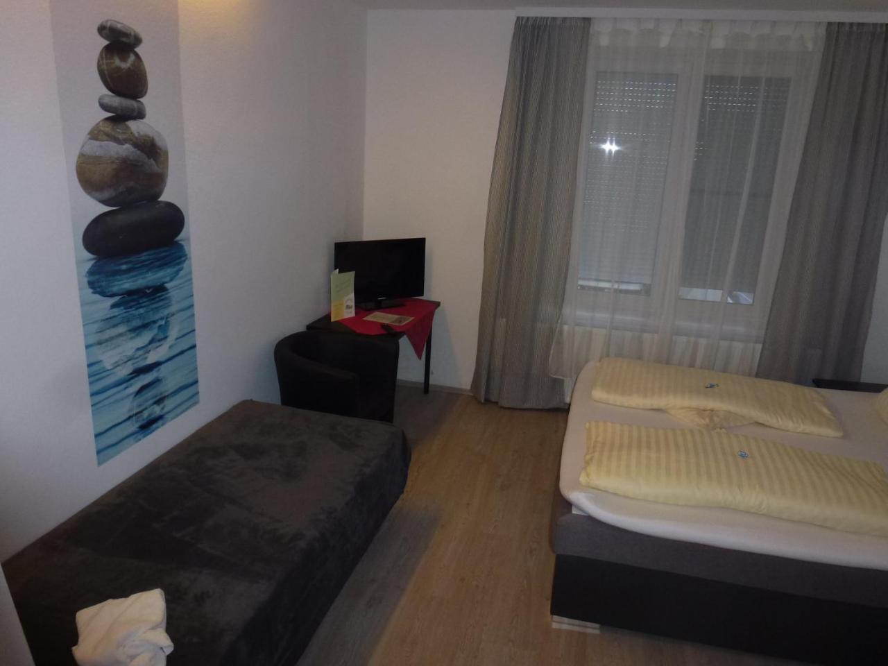Miris Gasthof Zur Post Neufeld an der Leitha Exterior photo